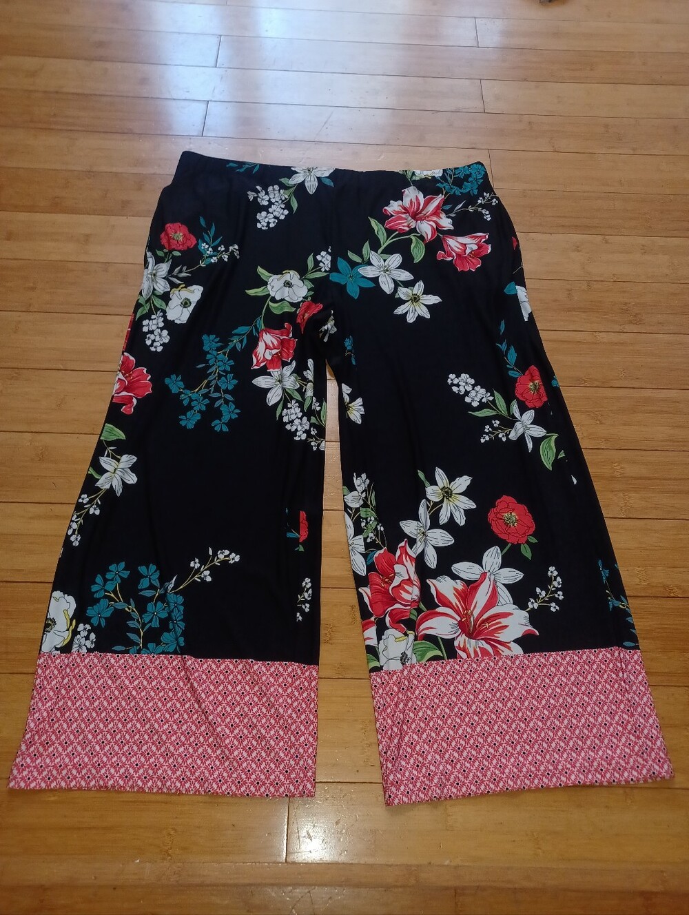 Susan Graver Black Floral Wide-Leg Cropped Pants with Red Border